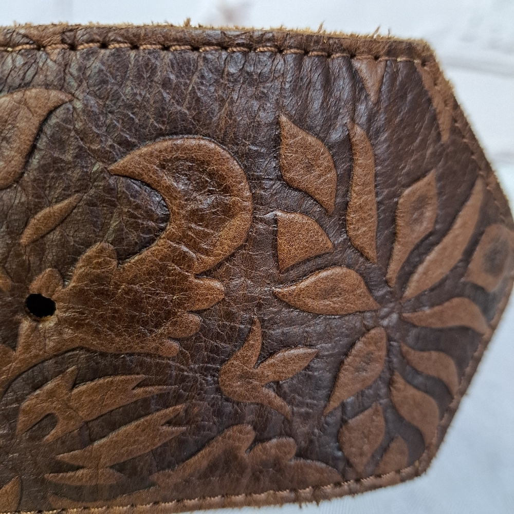 TopShop Vintage-Inspired‎ Tooled Leather Belt with Brass Buckle - Picture 3 of 9
